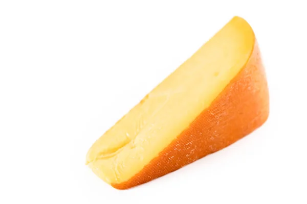 Rebanada Grande Queso Gouda Ahumado Sobre Fondo Blanco — Foto de Stock