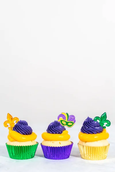 Cupcakes Mardi Gras Βανίλια Φλυτζάνια Από Αλουμινόχαρτο Και Διακοσμημένα Ιταλική — Φωτογραφία Αρχείου
