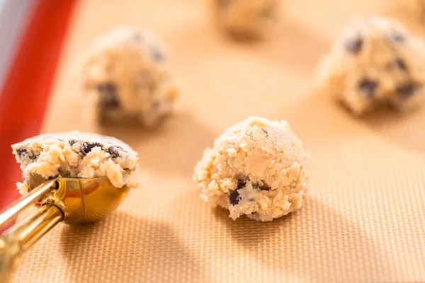 Bolinhos Chocolate Caseiros Bolachas Massa Uma Assadeira Com Uma Esteira — Fotografia de Stock