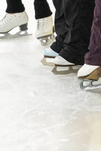 Blick Auf Eine Eiskunstläuferin Und Ihren Trainer Beim Eiskunstlauf Training — Stockfoto