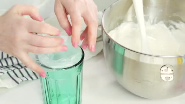 Zeitraffer Schritt Für Schritt Flach Lag Königliches Zuckerguss Mischen Osterzuckerplätzchen — Stockvideo