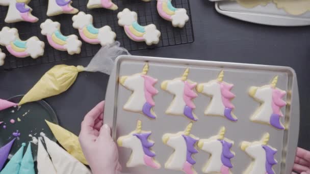 Zdobení Jednorožec Cukrové Sušenky Multi Barevné Královské Polevy — Stock video