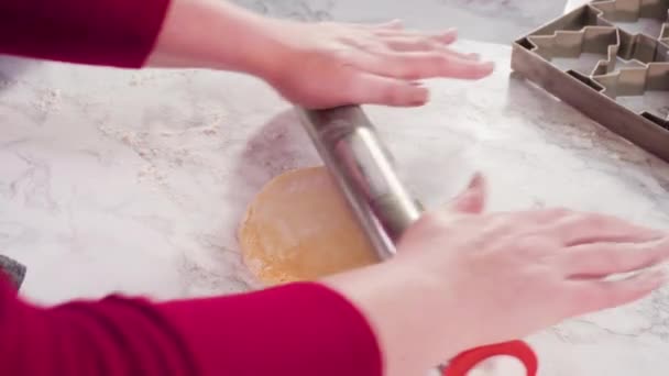 Cortador Galletas Navidad Grande Sobre Fondo Mármol — Vídeo de stock