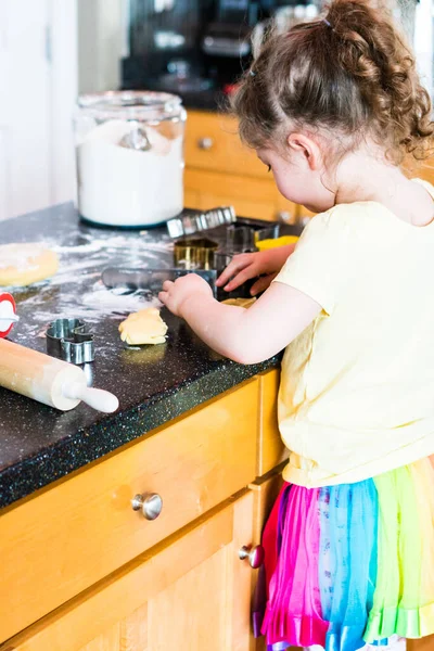 Little Girl Baking Sugar Cookies Kitchen — Stock Photo, Image