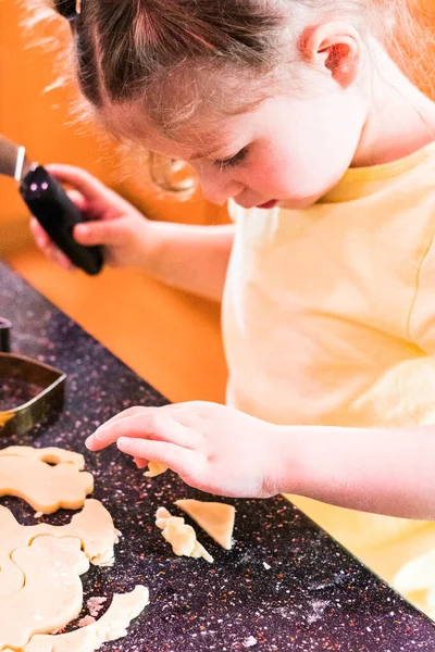 Little Girl Baking Sugar Cookies Kitchen — Stock Photo, Image