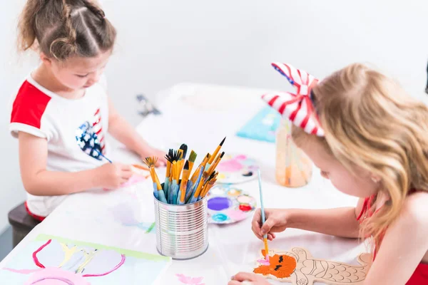 Kleine Meisjes Schilderen Doek Juli Feest — Stockfoto