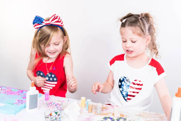 Bambine Stanno Dipingendo Tela Luglio Festa — Foto Stock
