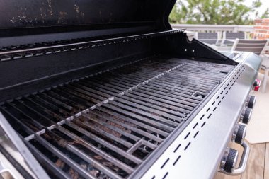 Temiz altı ocaklı ızgara yaz ızgarasına hazır..