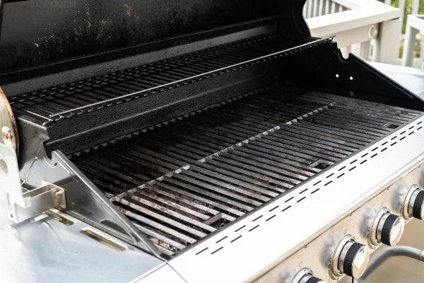 Sauberer Sechs Flammen Gasgrill Bereit Für Den Sommergrill — Stockfoto