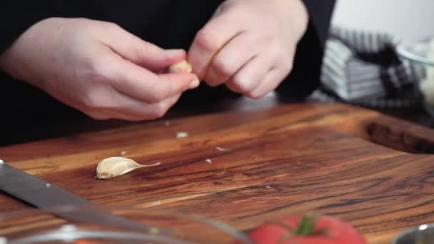 Skivning Små Kuber För Betsoppa Borscht — Stockvideo