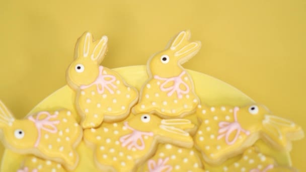 Húsvéti Cukorkás Sütik Díszítése Rotációs Jéggel — Stock videók
