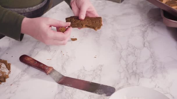 Paso Paso Cortar Formas Con Cortador Galletas Navidad Masa Galletas — Vídeo de stock