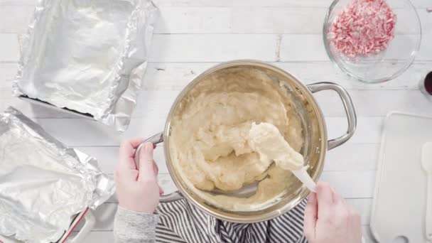 Ett Platt Ligg Steg För Steg Smältning Vit Choklad Chips — Stockvideo