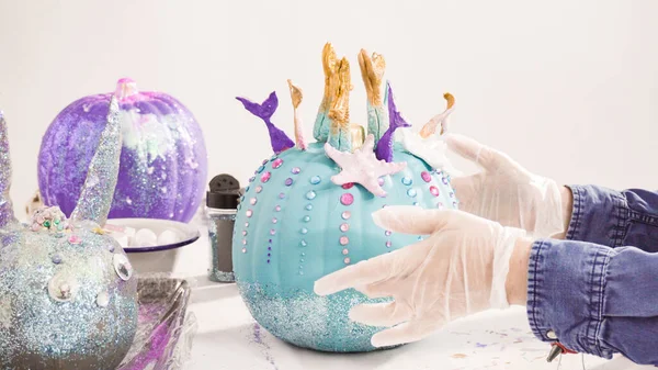 Paso Paso Decoración Calabazas Arte Con Rhynestones Colas Sirena Conchas — Foto de Stock