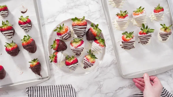 Flat Lay Step Step Arranging Chocolate Strawberries Cake Stand — Stock Photo, Image