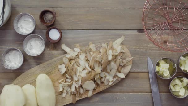 Piatto Pelare Patate Biologiche Gialle Con Buccia Patata Posa Piatta — Video Stock