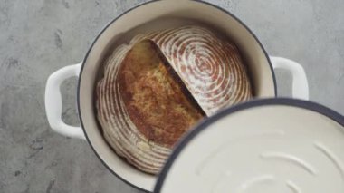 Taze ekmek ve buğday ekmeği.