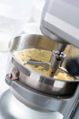 Ev yapımı vanilyalı kek..