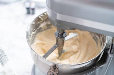 Ev yapımı vanilyalı kek..