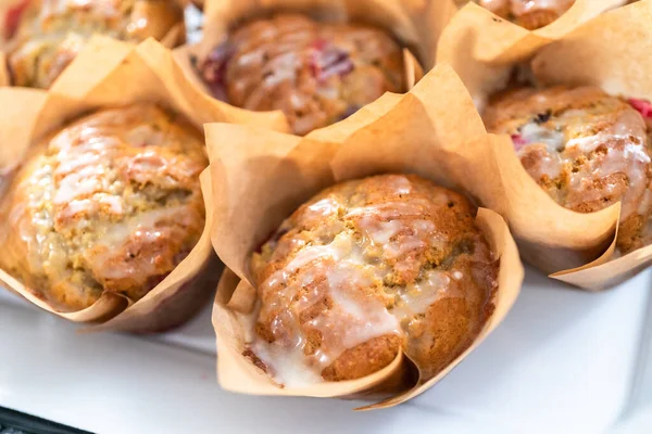 Φρεσκοψημένα Cranberry Muffins Καφέ Τουλίπες — Φωτογραφία Αρχείου