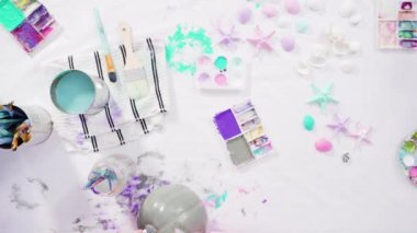 Düz yatıyordu. Adım adım. Cadılar Bayramı için kafiyeli sanat balkabakları, deniz kızı kuyrukları ve deniz kabuğu temalı deniz kızı dekorasyonu..