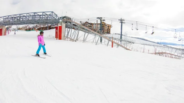 美国科罗拉多Steamboat Springs 2018年12月9日 小女孩学习高山滑雪 — 图库照片