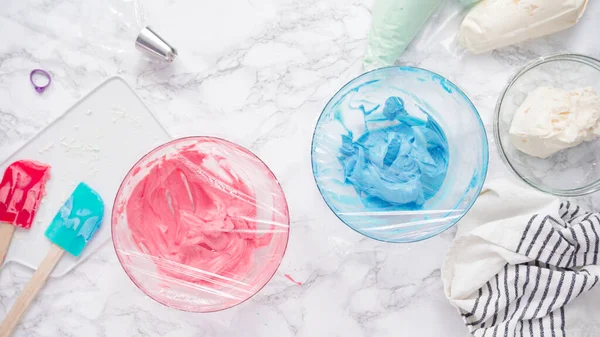 Mixing Food Coloring Buttercream Frosting — Stock Photo, Image