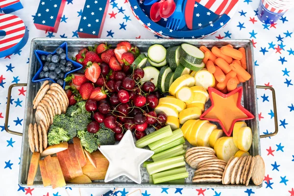 Snack Tray Met Vers Fruit Groenten Dips Het Feest Van — Stockfoto