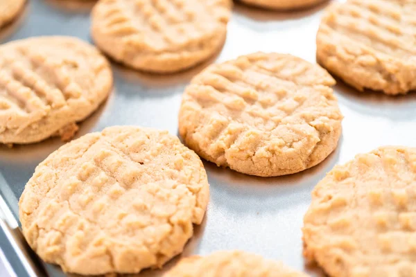 Freshly Baked Peanut Butter Cookies Baking Sheet — Stock Photo, Image