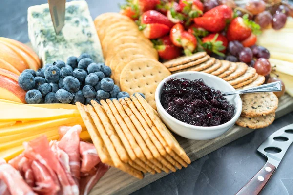 Gourmet Cheese Crackers Fruit Wood Cutting Board Served Appetizer — Stock Photo, Image