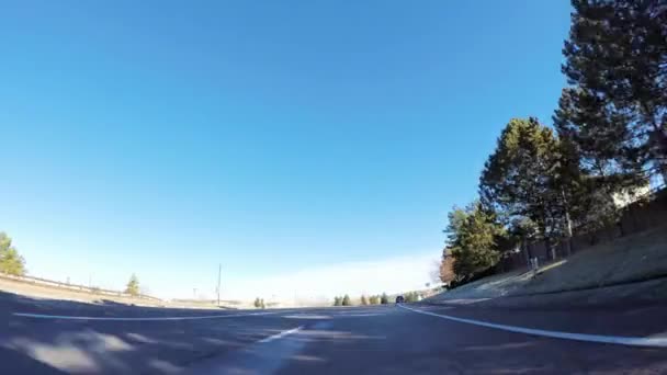 Денвер Колорадо Сша Січня 2020 Їздить Типовій Асфальтованій Дорозі Приміському — стокове відео