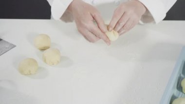 Ev yapımı ekşi ekmek ve mayalı ekmek.