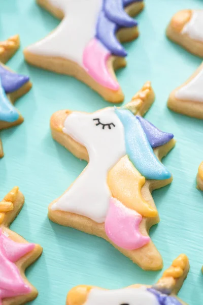 Biscuits Sucre Licorne Décorés Glaçage Royal Paillettes Alimentaires Sur Fond — Photo