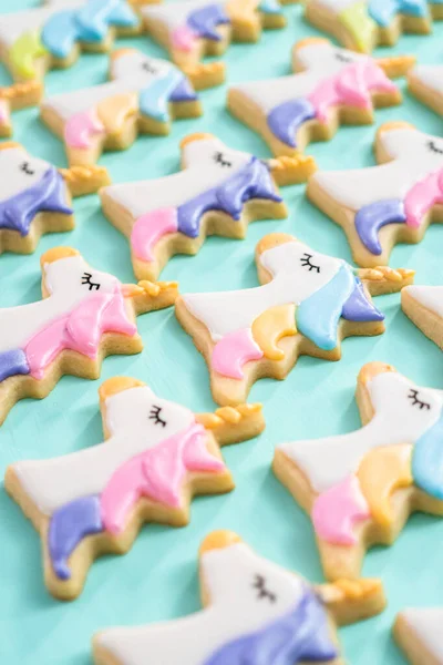 Biscuits Sucre Licorne Décorés Glaçage Royal Paillettes Alimentaires Sur Fond — Photo