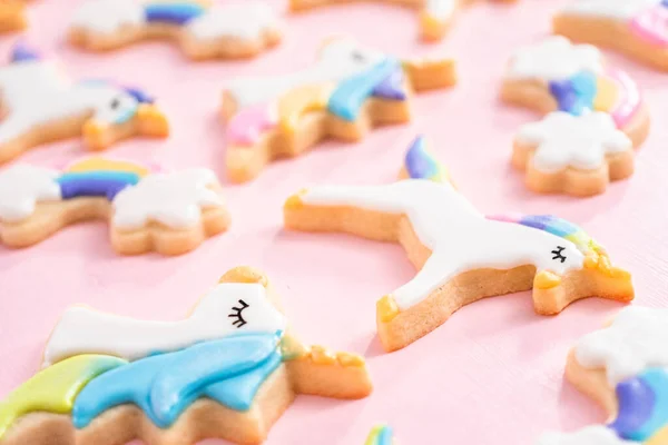 Biscuits Sucre Licorne Décorés Glaçage Royal Paillettes Alimentaires Sur Fond — Photo