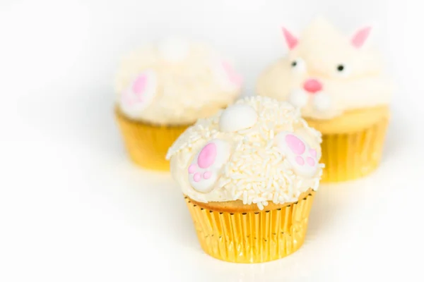 Páscoa Cupcakes Coelho Fundo Branco — Fotografia de Stock