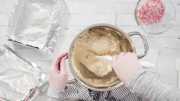 Lapos Fekvés Lépésről Lépésre Olvadó Fehér Csokoládé Chips Főzőedényben Hogy — Stock videók