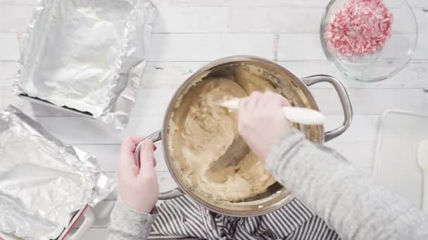 Flach Lag Schritt Für Schritt Schmelzen Weißer Schokoladenchips Kochtopf Zuckerrohr — Stockvideo