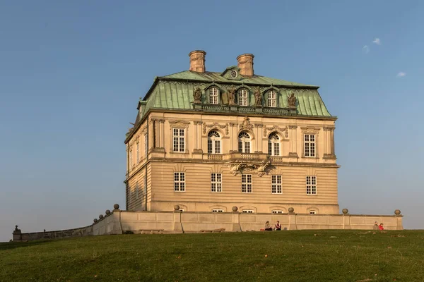 Jaegersborg Dyrehave, Dinamarca - Octubre 2018: Palacio de caza Eremitager — Foto de Stock