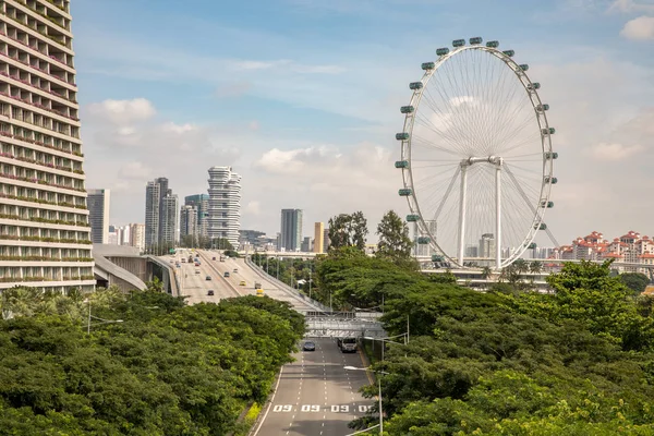 Singapore - December 2018: Singapore Flyer, the Largest Ferris Wheel in the World. — Stock Photo, Image