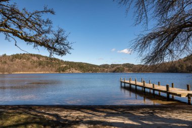 Gölün Norveç ' in Sogne Tjomsevannet, erken bahar dock.