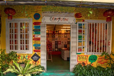 Melaka, Malezya - Aralık 2018: Orangutan House, Sanat Galerisi ve t-shirt Dükkanı eski Malacca City.