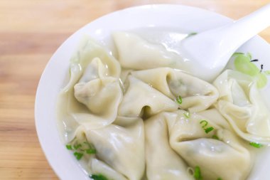 Lezzetli Çin mantı ile kase