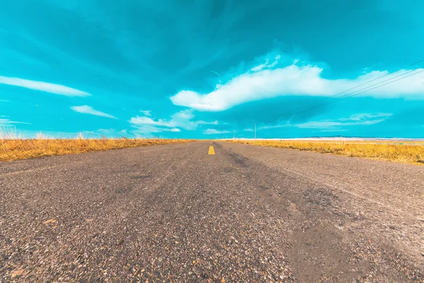 Asphalt road in the steppe at Inner Mongolia in northern China — Stock Photo, Image