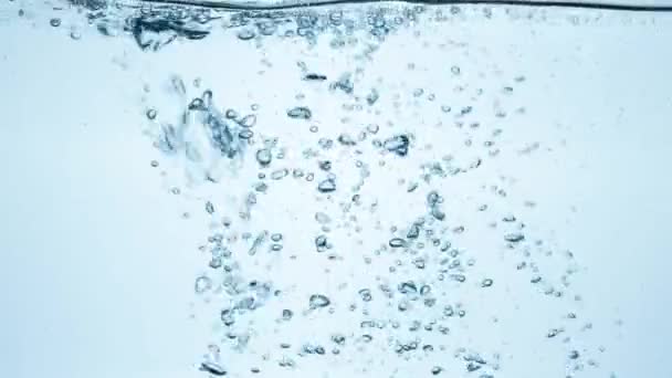 Water splash met bubbels van lucht — Stockvideo