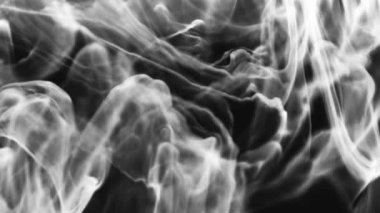 Kare siyah arka plan ile artış billows çalkantılı yanan beyaz duman