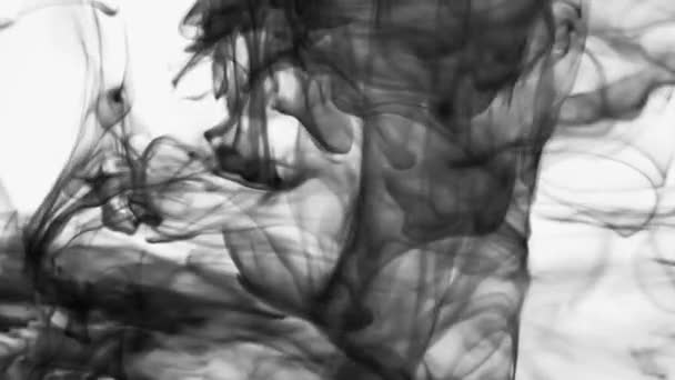 Κύματα του λευκού καύση ταραχώδη καπνίζουν άνοδο μέσω frame φόντο — Αρχείο Βίντεο