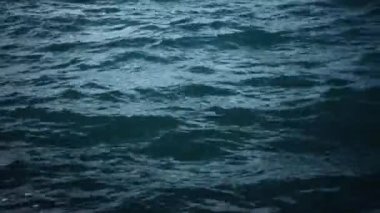 Okyanus dalgaları ağır çekim