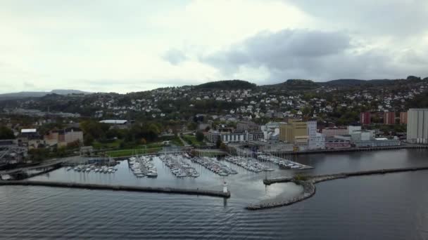 Trondheim, Norveç üzerinden havadan görünümü. — Stok video