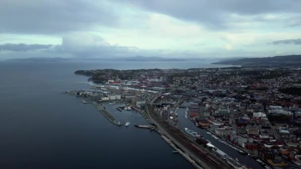 Trondheim, Norveç üzerinden havadan görünümü. — Stok video